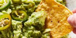 Beitragsbild des Blogbeitrags Chunky Guacamole (Quick & Easy Recipe)