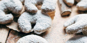Beitragsbild des Blogbeitrags Vanillekipferl (Authentic Austrian Recipe)
