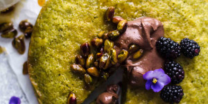 Beitragsbild des Blogbeitrags Pistachio Cake (made from scratch with ground pistachios)