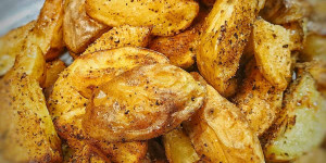 Beitragsbild des Blogbeitrags Air Fryer Baby Potatoes Recipe
