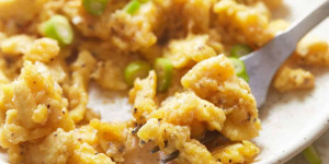 Beitragsbild des Blogbeitrags Air Fryer Scrambled Eggs Recipe