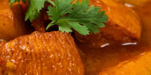 Beitragsbild des Blogbeitrags Regular and Madras Curry Powder Substitutes for Flavorful Dishes 