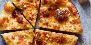 Beitragsbild des Blogbeitrags 4 Ingredient Garlic Pizza