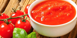 Beitragsbild des Blogbeitrags What Can You Use as a Substitute for Tomato Puree? 6 Ideas to Try 