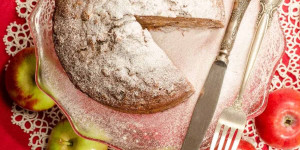 Beitragsbild des Blogbeitrags Need an Applesauce Substitute in Baking? Here Are 10 Options!