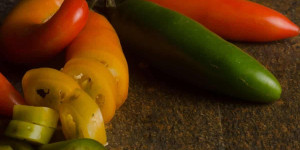 Beitragsbild des Blogbeitrags Best Serrano Pepper Substitutes for Flavorful Dishes