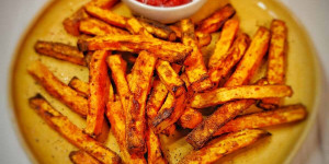 Beitragsbild des Blogbeitrags Air Fryer Sweet Potato Fries Recipe 