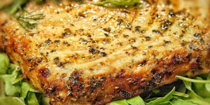 Beitragsbild des Blogbeitrags Easy Air Fryer Tuna Steak Recipe