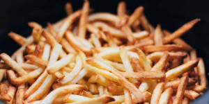 Beitragsbild des Blogbeitrags How to Reheat Fries in Air Fryer