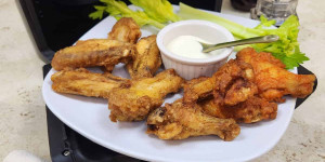 Beitragsbild des Blogbeitrags How to Reheat Wings in an Air Fryer