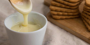 Beitragsbild des Blogbeitrags The Best Sweetened Condensed Milk Substitute (Coconut Milk and 10 Other Alternatives!) 