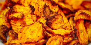 Beitragsbild des Blogbeitrags Crispy Air Fryer Carrot Chips Recipe