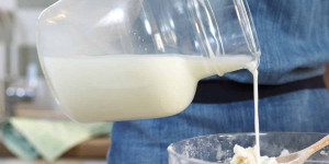 Beitragsbild des Blogbeitrags The Best Substitute for Milk in Baking: My Top 10 Picks 
