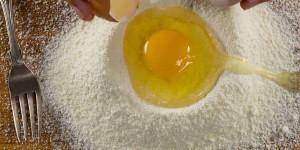 Beitragsbild des Blogbeitrags What Is the Best Substitute for Eggs in Cake?