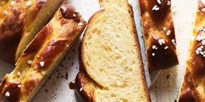 Beitragsbild des Blogbeitrags Cinnamon Challah Bread: An easy step-by-step guide 