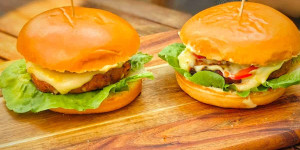 Beitragsbild des Blogbeitrags Tasty and Healthy Air Fryer Turkey Burgers Recipe