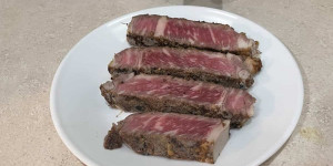 Beitragsbild des Blogbeitrags The Best Way to Reheat Steak in Air Fryers