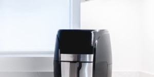 Beitragsbild des Blogbeitrags Thinking Outside the Basket: Can You Put a Bowl in an Air Fryer?