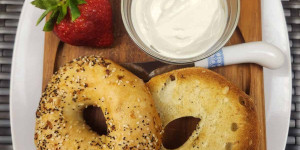 Beitragsbild des Blogbeitrags Can You Toast a Bagel in an Air Fryer?