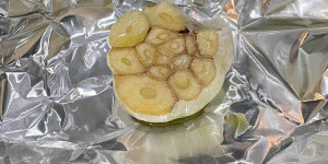 Beitragsbild des Blogbeitrags How to Roast Garlic in Air Fryer