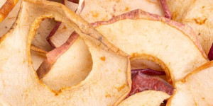 Beitragsbild des Blogbeitrags How to Dehydrate Apples in an Air Fryer