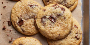 Beitragsbild des Blogbeitrags Sourdough Discard Chocolate Chip Cookies - Chewy and Crispy