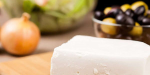 Beitragsbild des Blogbeitrags 10 Best Feta Substitute Options for Your Favorite Dishes