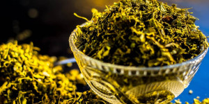 Beitragsbild des Blogbeitrags Kasoori Methi Substitute: 10 Best Options for Indian Cooking