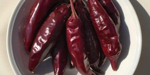 Beitragsbild des Blogbeitrags Guajillo Chiles Substitute: Best Options for Your Recipes