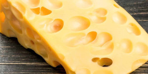 Beitragsbild des Blogbeitrags Best Substitute for Swiss Cheese (And How to Use Them) 