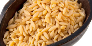 Beitragsbild des Blogbeitrags Low-Carb and Easy Orzo Substitutes