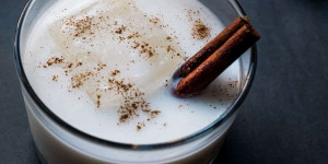 Beitragsbild des Blogbeitrags 7 Best Orgeat Substitutes for Your Cocktails, Coffee, and More