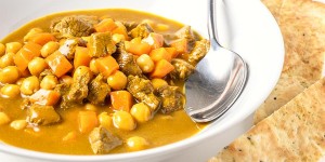 Beitragsbild des Blogbeitrags Günstig Kochen funktioniert mit dem Beef Kürbis Curry perfekt