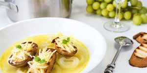 Beitragsbild des Blogbeitrags Zwiebelsuppe nach Paul Bocuse - Wunderbar einfach & lecker