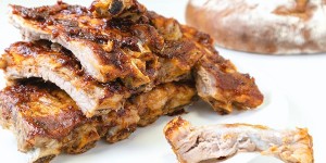 Beitragsbild des Blogbeitrags So wenig Aufwand und doch sind diese BBQ Spare Ribs so lecker 