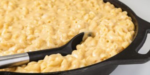 Beitragsbild des Blogbeitrags Mac and Cheese der nudelige & käsige US-Klassiker mit 5 Sorten Käse
