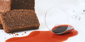 Beitragsbild des Blogbeitrags Saftiger Rotweinkuchen - schön wandlungsfähig