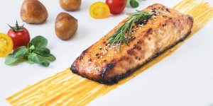 Beitragsbild des Blogbeitrags Glasierter Lachs - Also einfacher geht es jetzt nu wirklich nicht