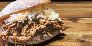 Beitragsbild des Blogbeitrags Leckeres Pulled Pork ganz einfach und ohne Voodoo - so zupft die Sau