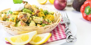 Beitragsbild des Blogbeitrags Mit dem Hendl Avocado Salat kann der Sommer ruhig kommen 