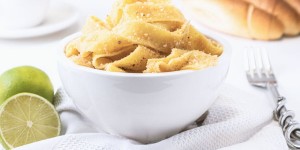 Beitragsbild des Blogbeitrags Bröselnudeln mit Haselnuss sind kein minderwertiges Arme-Leute-Essen
