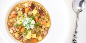 Beitragsbild des Blogbeitrags So ein leckerer Bohneneintopf mit Selchripperl geht einfach immer 