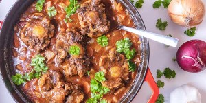 Beitragsbild des Blogbeitrags Ein geschmorter Ochsenschwanz ist sowas von lecker & günstig