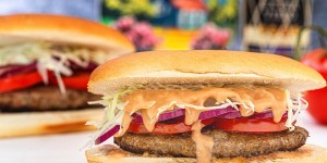 Beitragsbild des Blogbeitrags Chimichurri Burger - DAS Fastfood der Dominikanischen Republik 