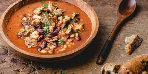 Beitragsbild des Blogbeitrags Du wirst das ungarische Bohnengulasch - Babgulyás lieben!