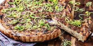 Beitragsbild des Blogbeitrags Der Zwiebelkuchen ist sowohl Hauptspeise als auch Beilage