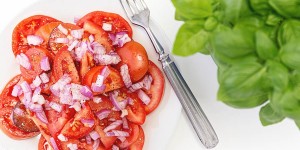 Beitragsbild des Blogbeitrags Mit dem Tomatensalat nach Oma machst Du absolut nichts falsch 