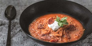 Beitragsbild des Blogbeitrags Die Sauerkrautsuppe mit Chorizo ist wahrlich ein Gaumenschmaus 