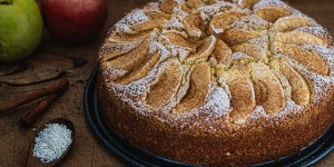 Beitragsbild des Blogbeitrags Der Apfel Kokos Kuchen zeigt, dass Backen wirklich jeder kann