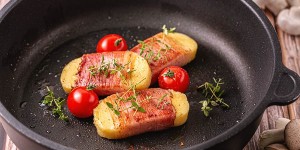 Beitragsbild des Blogbeitrags Polenta im Speckmantel ist im Nu ein leckeres Hauptgericht